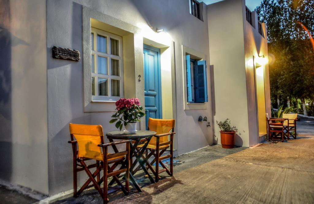 Mainades Maisonettes & Studios Menites Luaran gambar