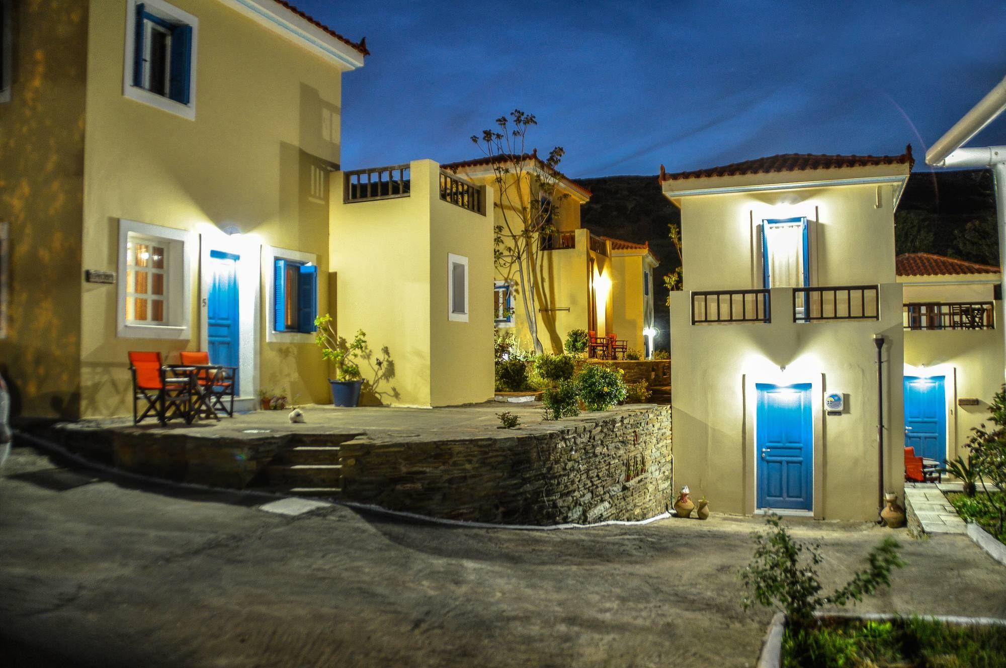 Mainades Maisonettes & Studios Menites Luaran gambar